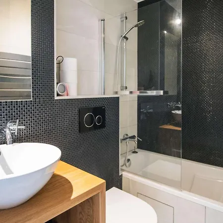 Renove Pour 4 Pers. Avec Balcon Et Cuisine Equipee A - Fr-1-637-66